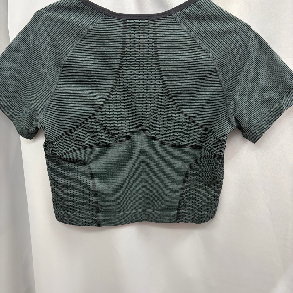 Gymshark Black and Green Patterned Crop Top Size XXL - Picture 3 of 6